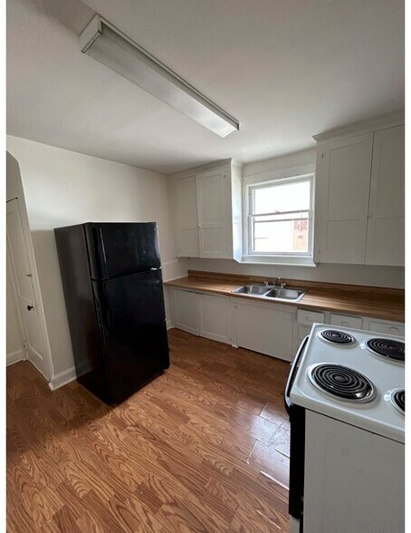 Kitchen - 209 1/2 Maple St