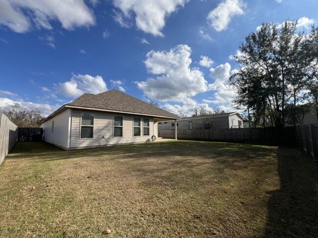 Building Photo - Partially Furnished Home on Sterling Oaks Dr. with Premium Features