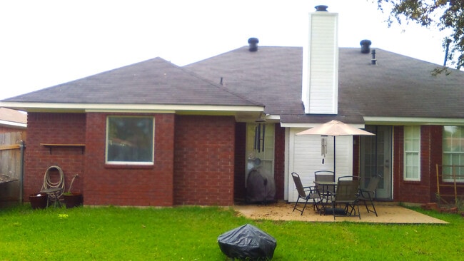 Building Photo - 1502 Winchester Dr