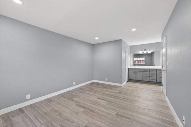 Building Photo - 4971 Geomax Ct