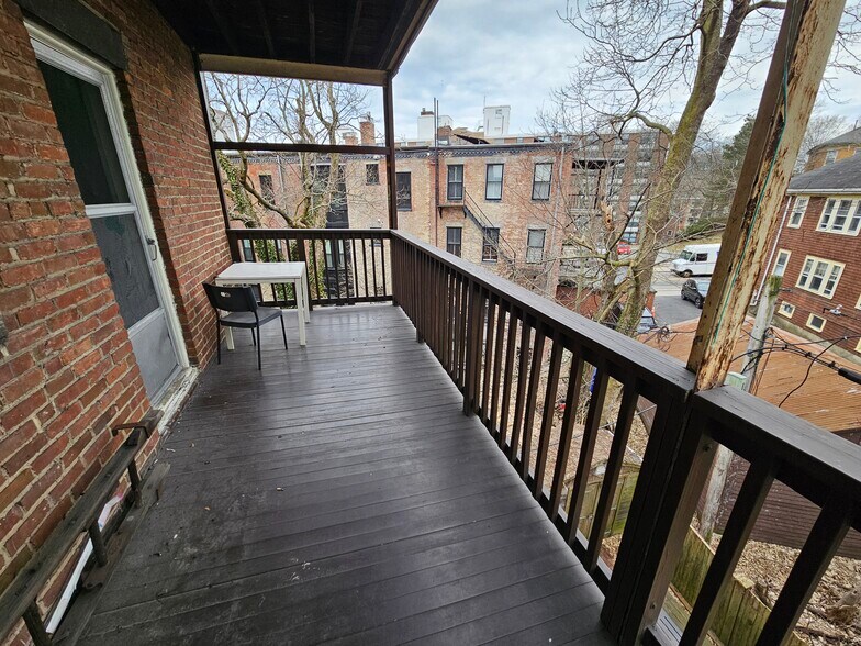 Building Photo - 82 Walnut St