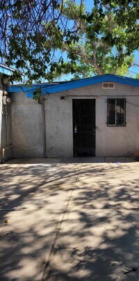 Building Photo - Efficiency apartment