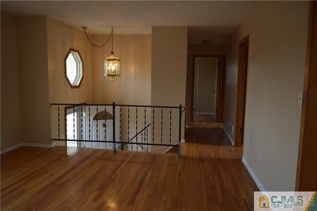 Building Photo - 5098 Scott St