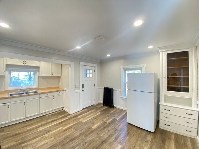 Building Photo - 348 Portland St