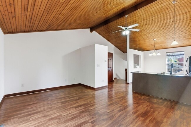 Building Photo - 3547 Lochdale Terrace