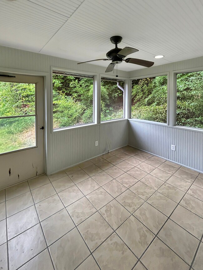 Building Photo - 3 Bed, 2 Bath Home with Fenced Yard / Pet-Friendly / Coming Soon!