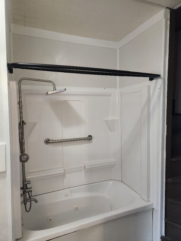 Building Photo - 119 S River St