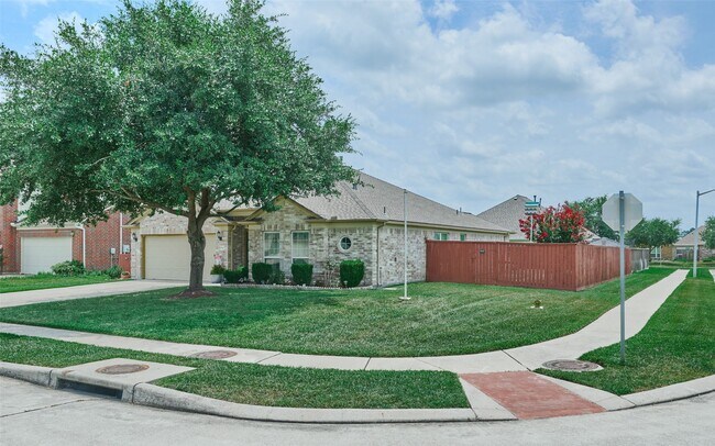 Building Photo - 9940 Yearling Pl