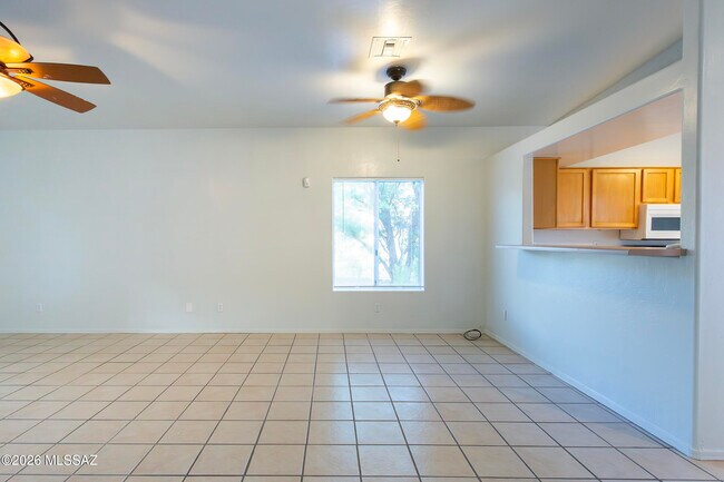 Building Photo - 392 Falcon Ct