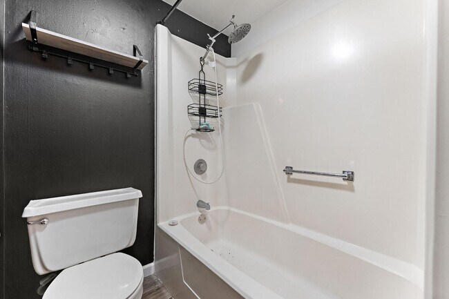 Building Photo - 767-1 Heritage Rd