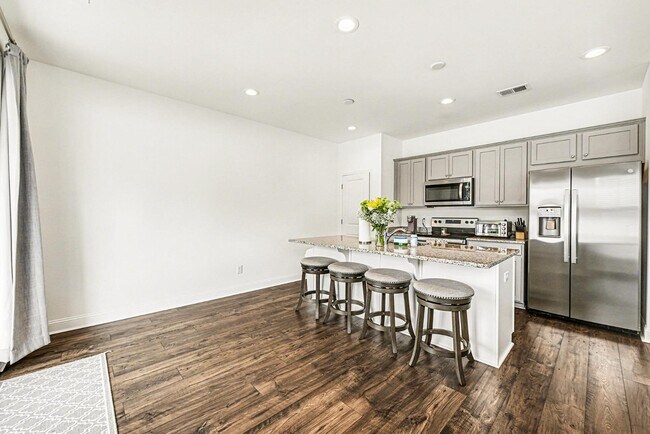 Building Photo - 153 Hawthorne Landing Dr