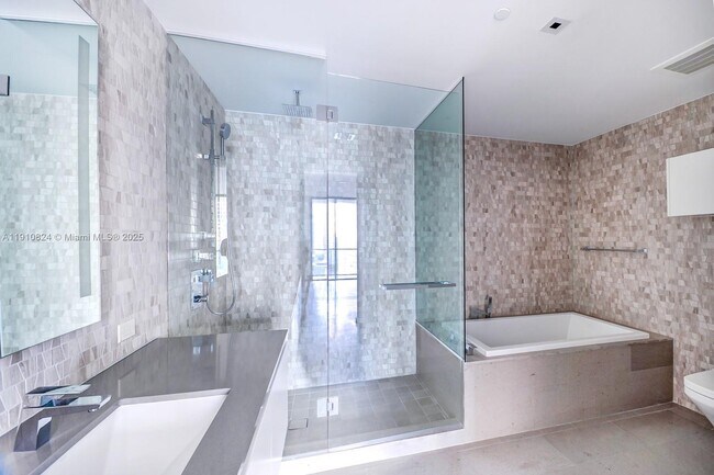 Building Photo - 88 SW 7th St