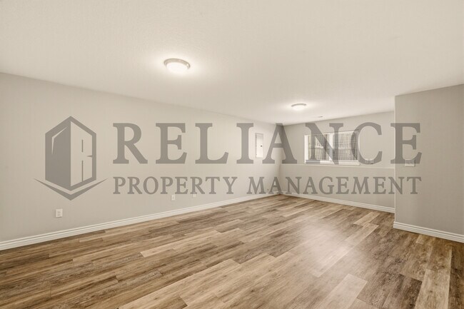 Building Photo - 2202 E Quivira St