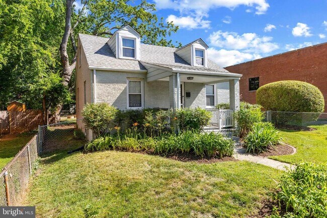 Building Photo - 530 E Alexandria Ave