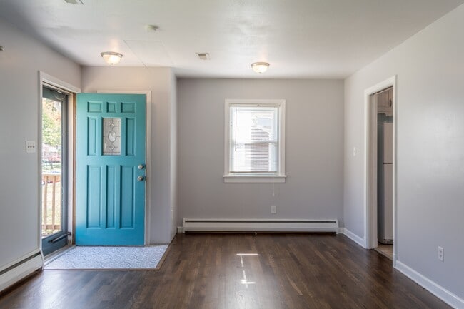 Building Photo - 409 Seabury Ave