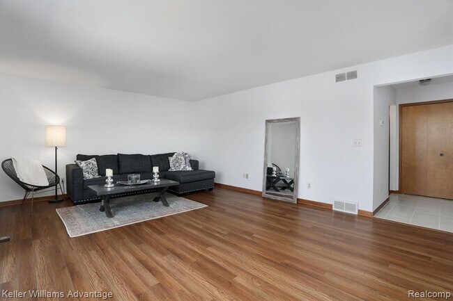 Building Photo - 27330 Sandy Hill Ln