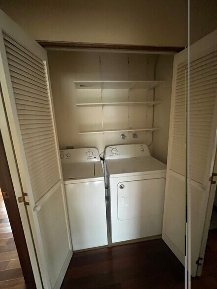 Washer and dryer - 7511 N Edgewater Ave