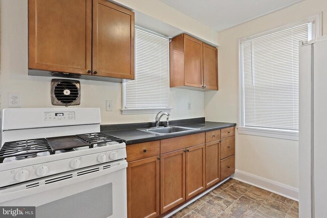 Building Photo - 5707 1st Ave