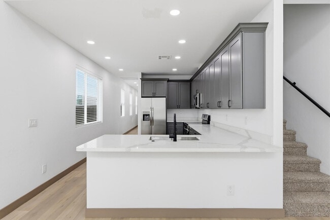Building Photo - 2809 W Trumbull Rd