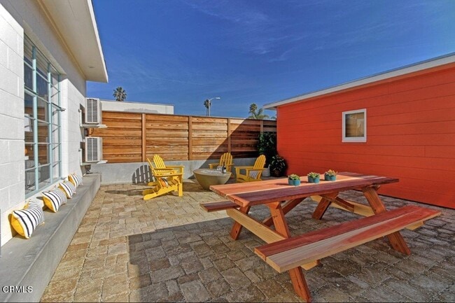 Building Photo - 1078 S Seaward Ave