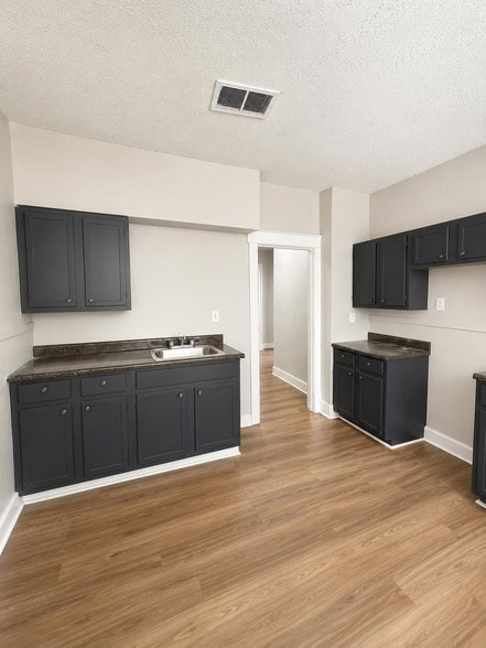 Building Photo - 1075 Kney St