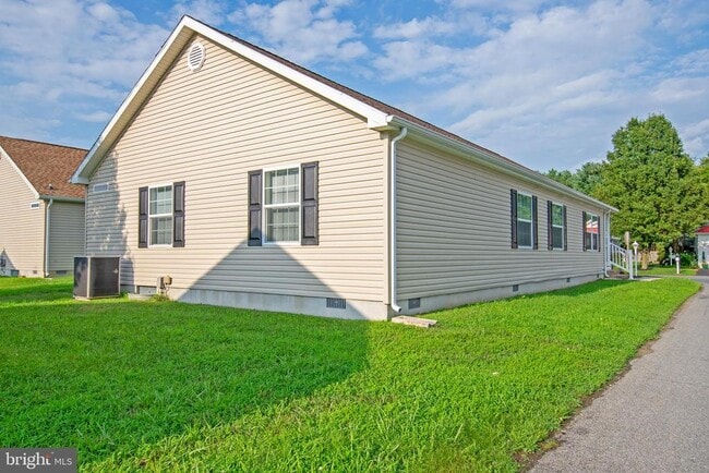 Primary Photo - 192 Daffodil Dr