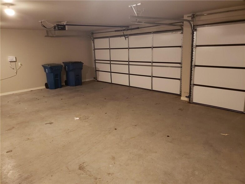 Building Photo - 4001 SW Rhinestone Blvd