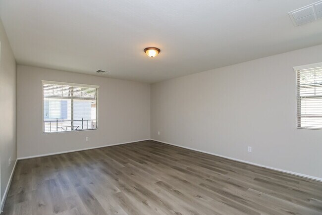 Building Photo - 2456 E Vermont Dr