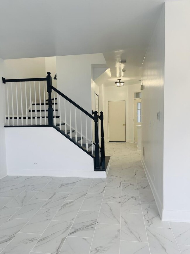 Building Photo - 2813 Powell Ct