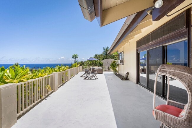 Building Photo - Completely Remodeled 3 Bed/3 Bath with Exp...