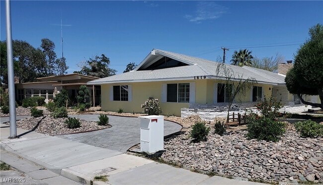 Primary Photo - 1819 S Beverly Way