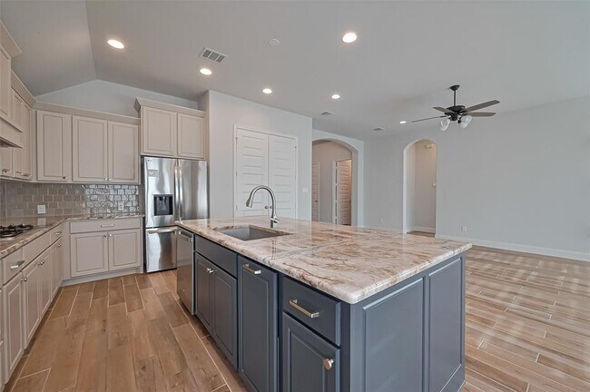 Building Photo - 29808 Breezy Pnes Lp
