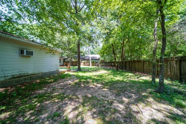 Building Photo - 327 Chateau Woods Pkwy Dr