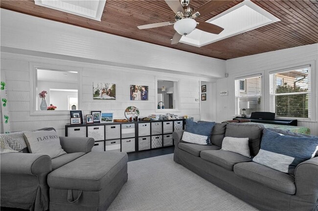 Building Photo - 84 Birchwood Dr