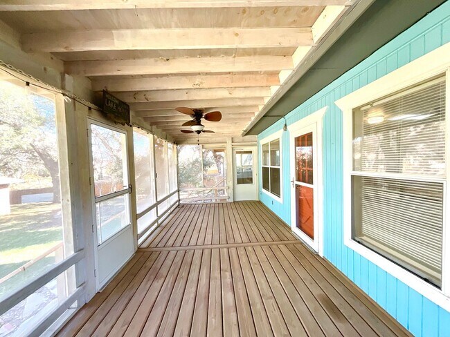 Building Photo - 5303 Shady Oak Cir