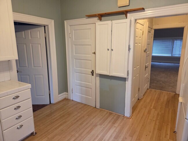 Building Photo - 1250 E 100 S