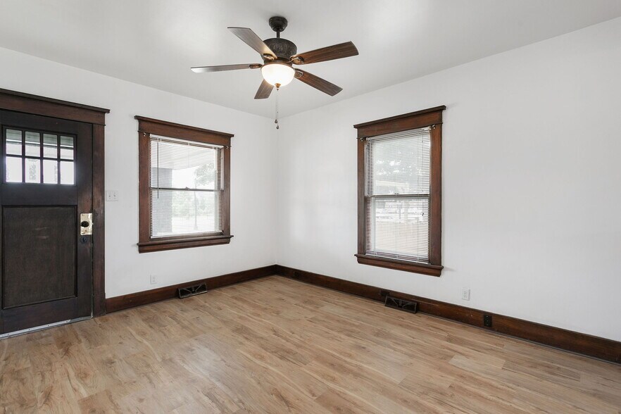 Building Photo - 230 E Mishawaka Ave