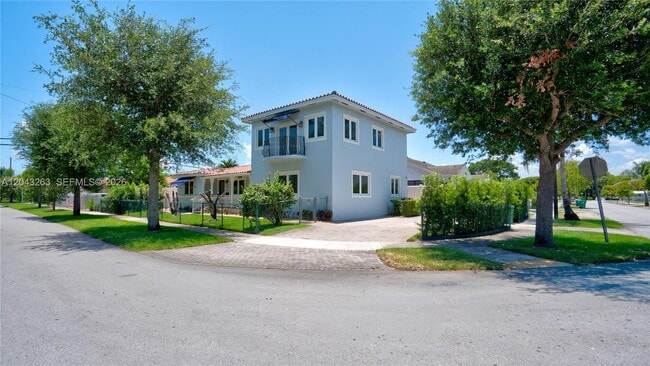 Building Photo - 500 SW 51st Ct