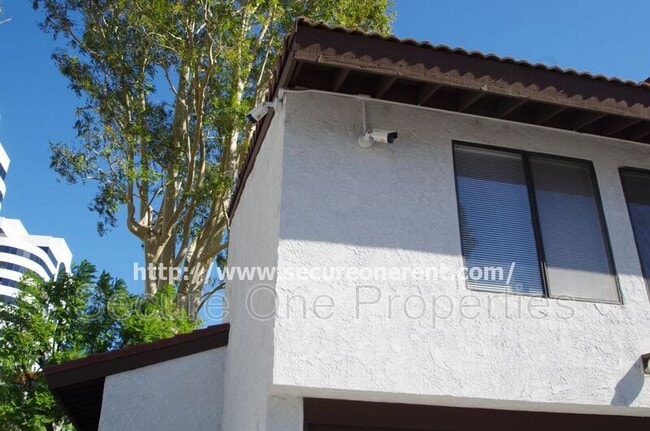 Building Photo - 6255 Canoga Ave