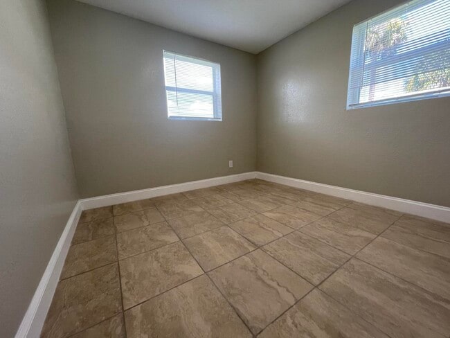 Building Photo - 2504 Wilkens Ave