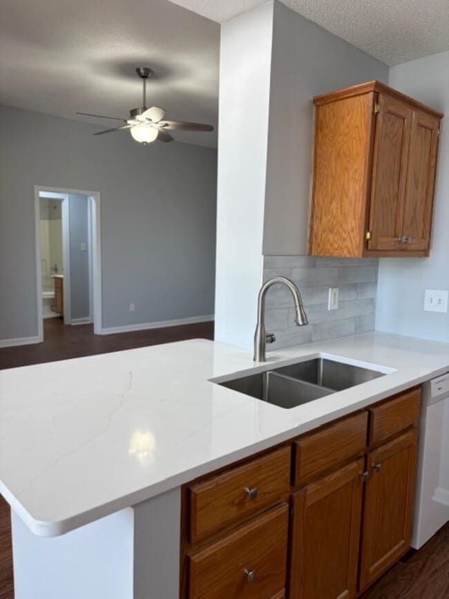 Building Photo - 1139 Breezy Valley Dr