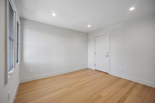 Building Photo - 75 Midland Ave