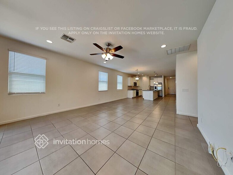 Building Photo - 17705 W Pinnacle Vista Dr