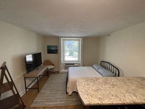 Building Photo - 224 E Garden St