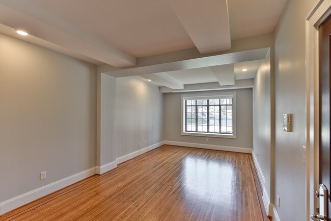 Building Photo - 1411 Willow Ave