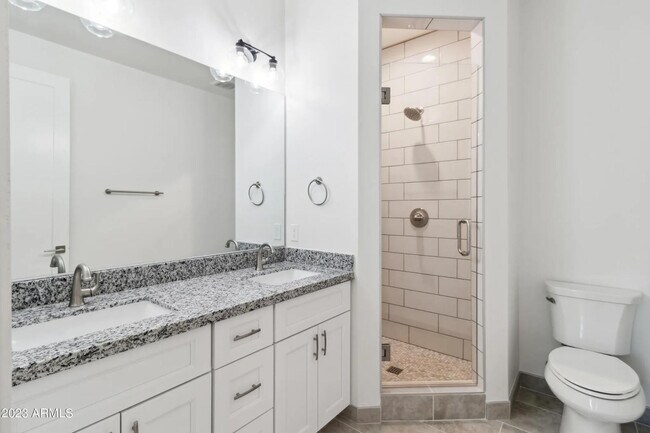 Building Photo - 902 W Hazelwood St