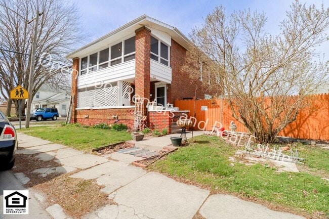 Building Photo - 204 1/2 W Houston