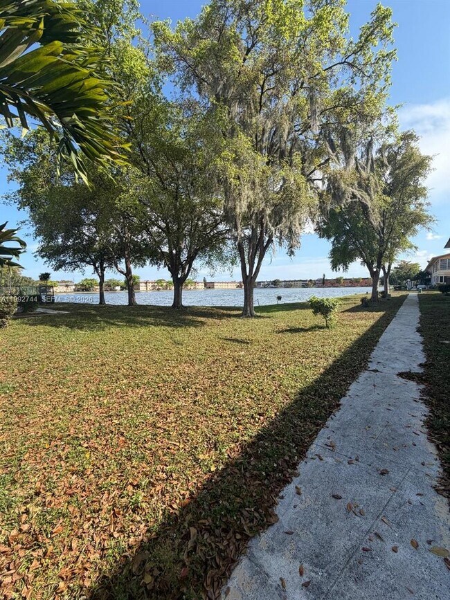 Building Photo - 19051 NE 2nd Ave