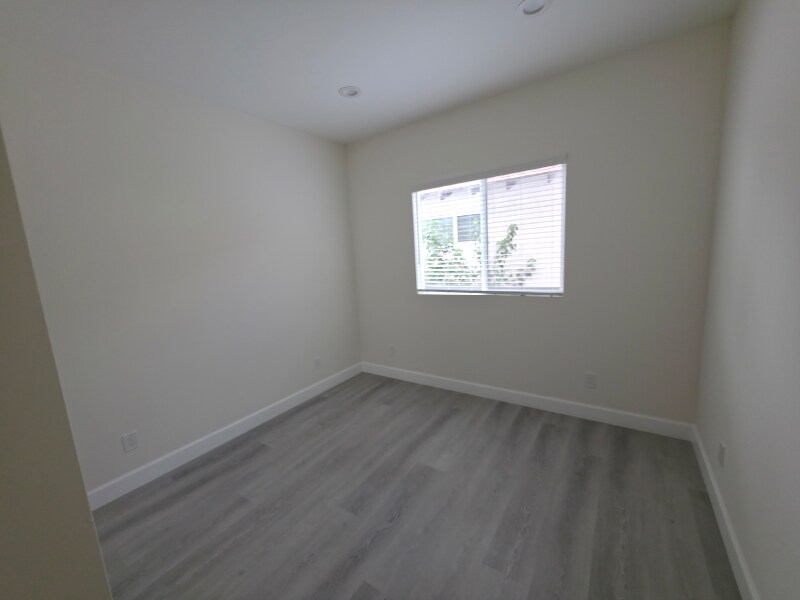 Building Photo - 18635 Knapp St