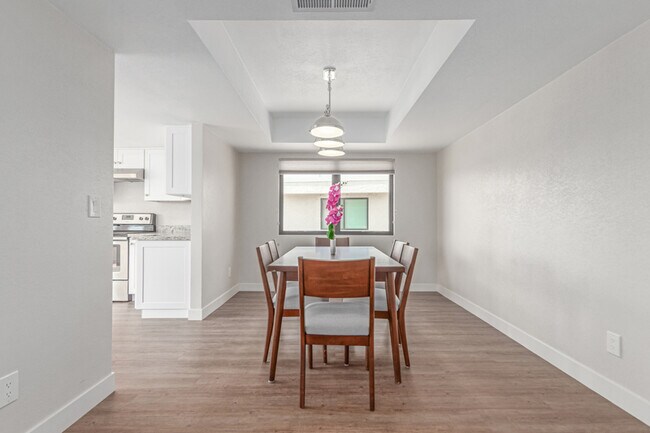 Building Photo - 8175 E Del Cuarzo Dr